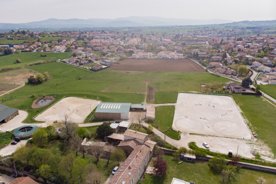 vue aérienne du poney club de mornant