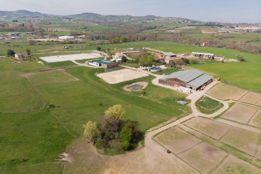 Poney Club de mornant infrastructures de qualité