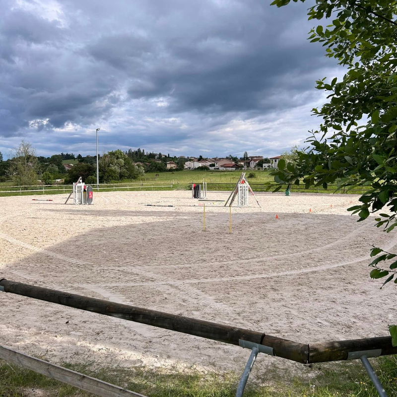 carrière d'équitation au poney club de mornant